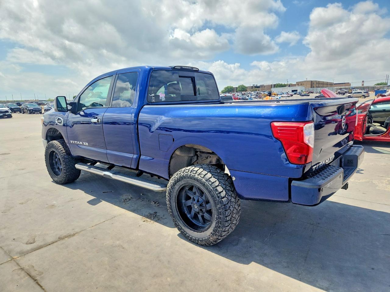 2017 Nissan Titan Xd Sv - Image 2