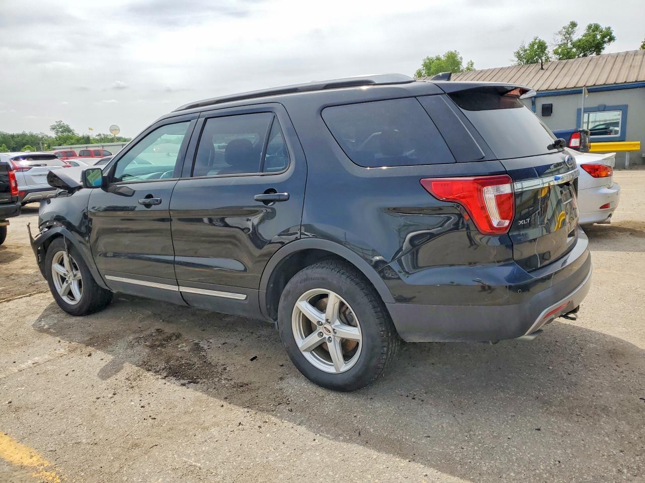 2017 Ford Explorer Xlt - Фото 2