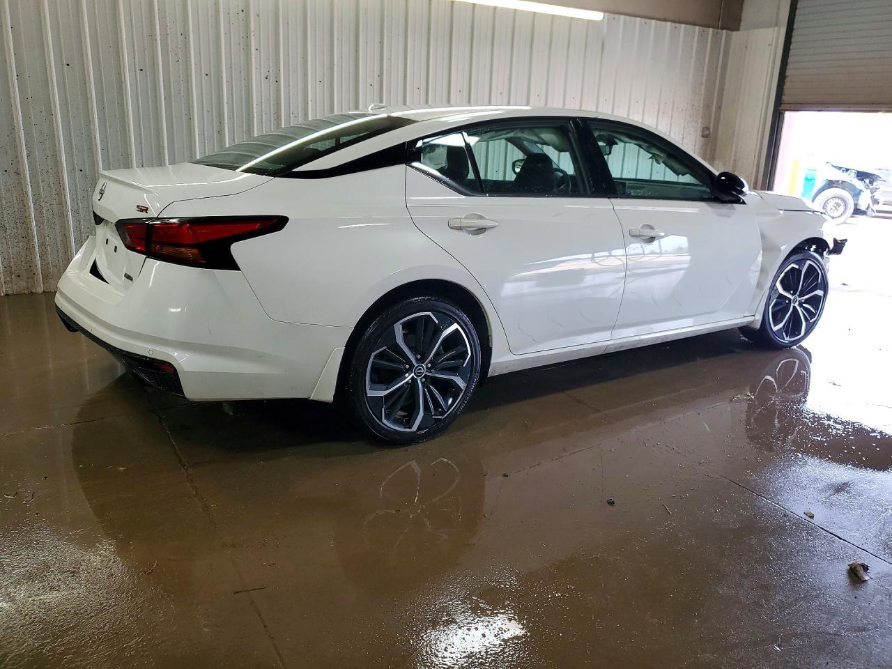 2024 Nissan Altima Sr - Image 3