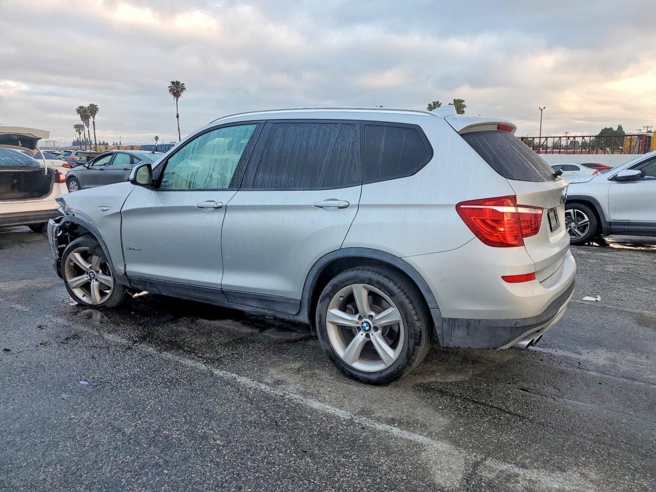 2017 BMW X3 Sdrive28I - Фото 2