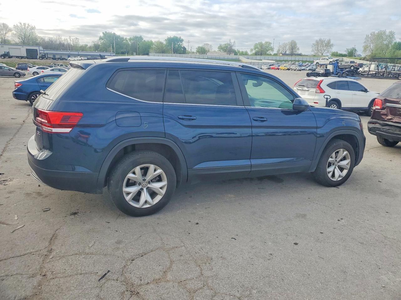 2018 Volkswagen Atlas Se - Image 3