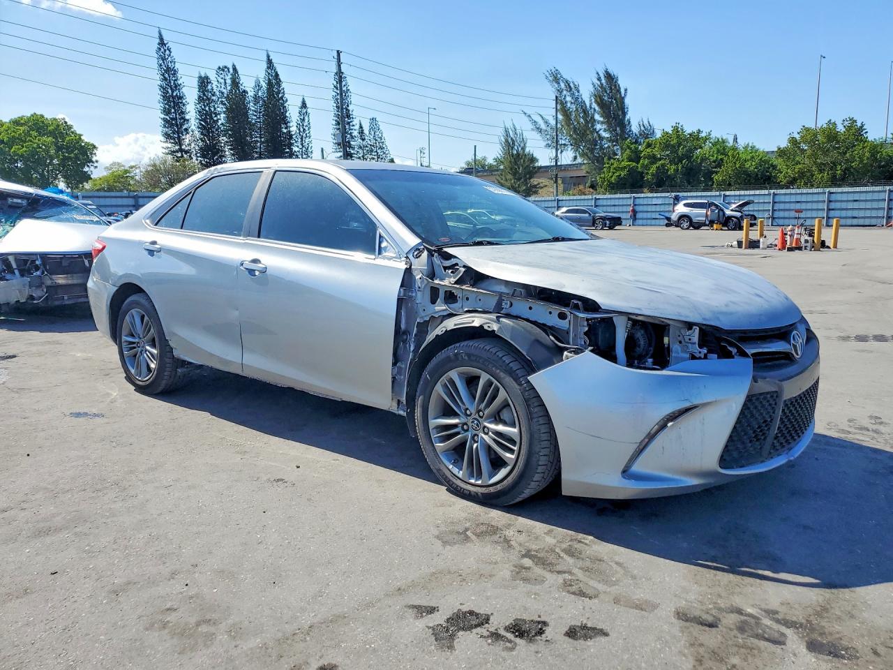 2015 Toyota Camry Se - Фото 4