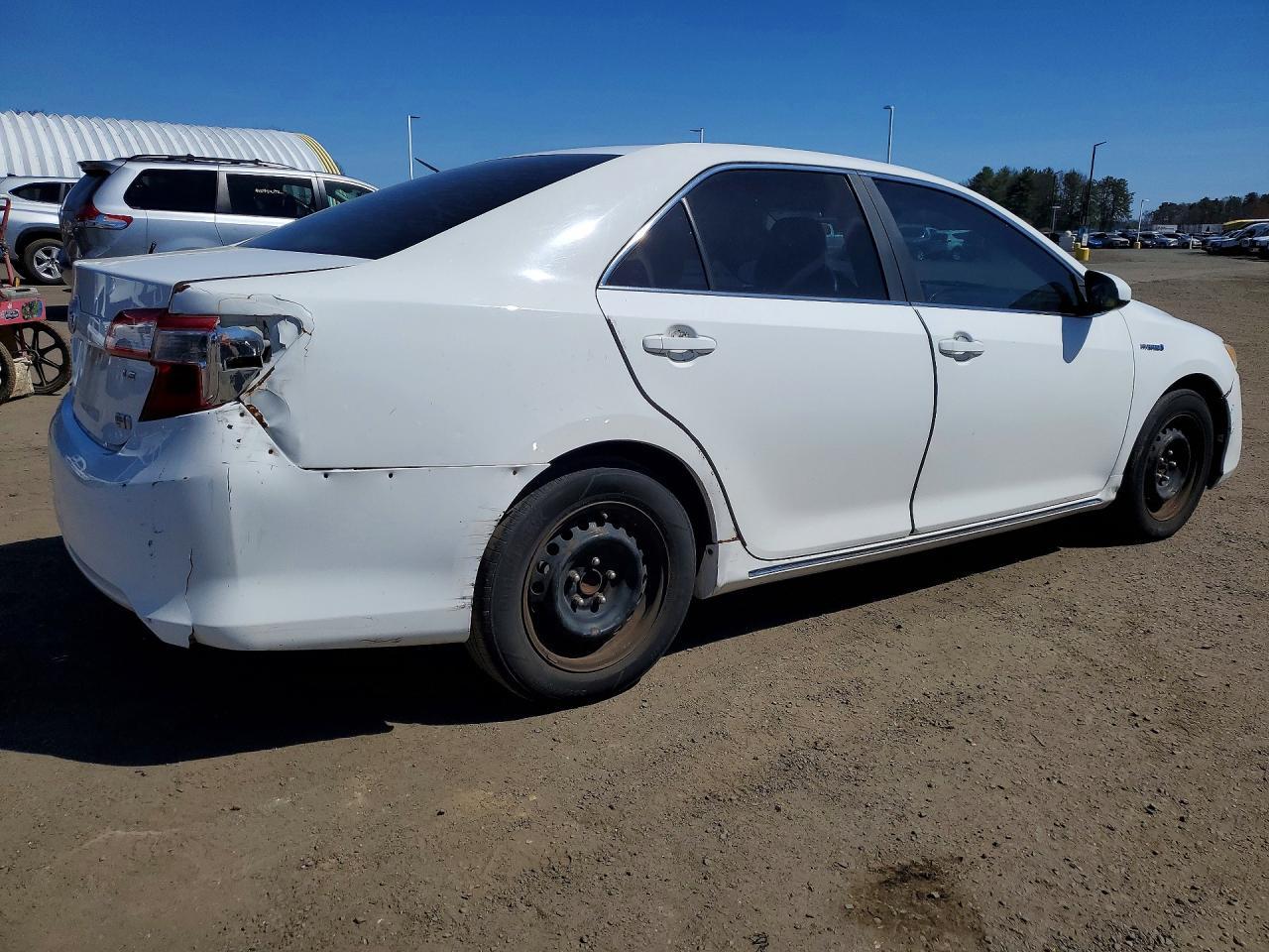 2012 Toyota Camry Hybrid Le - Image 3