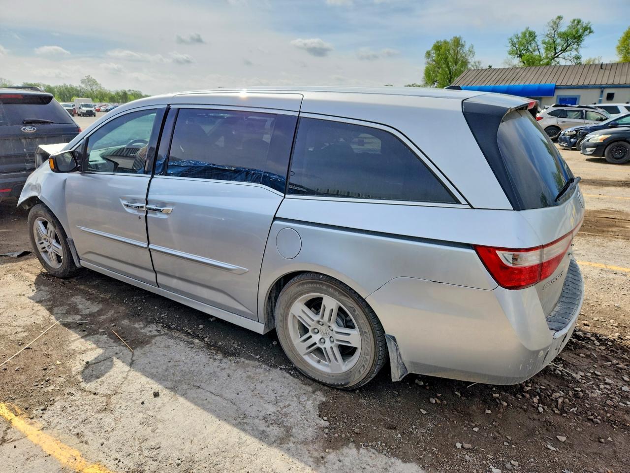 2013 Honda Odyssey Touring - Фото 2