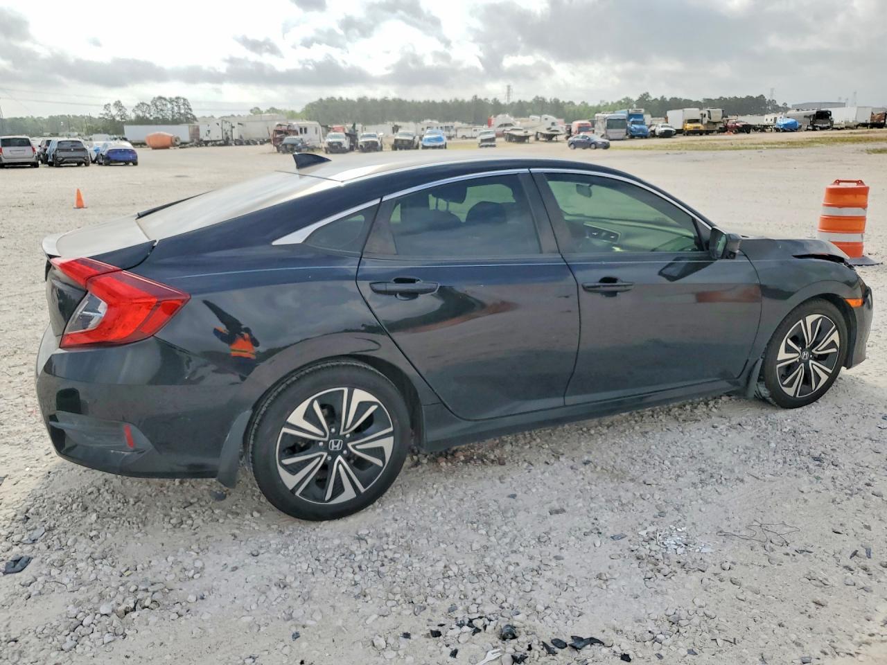 2018 Honda Civic Ex - Image 3