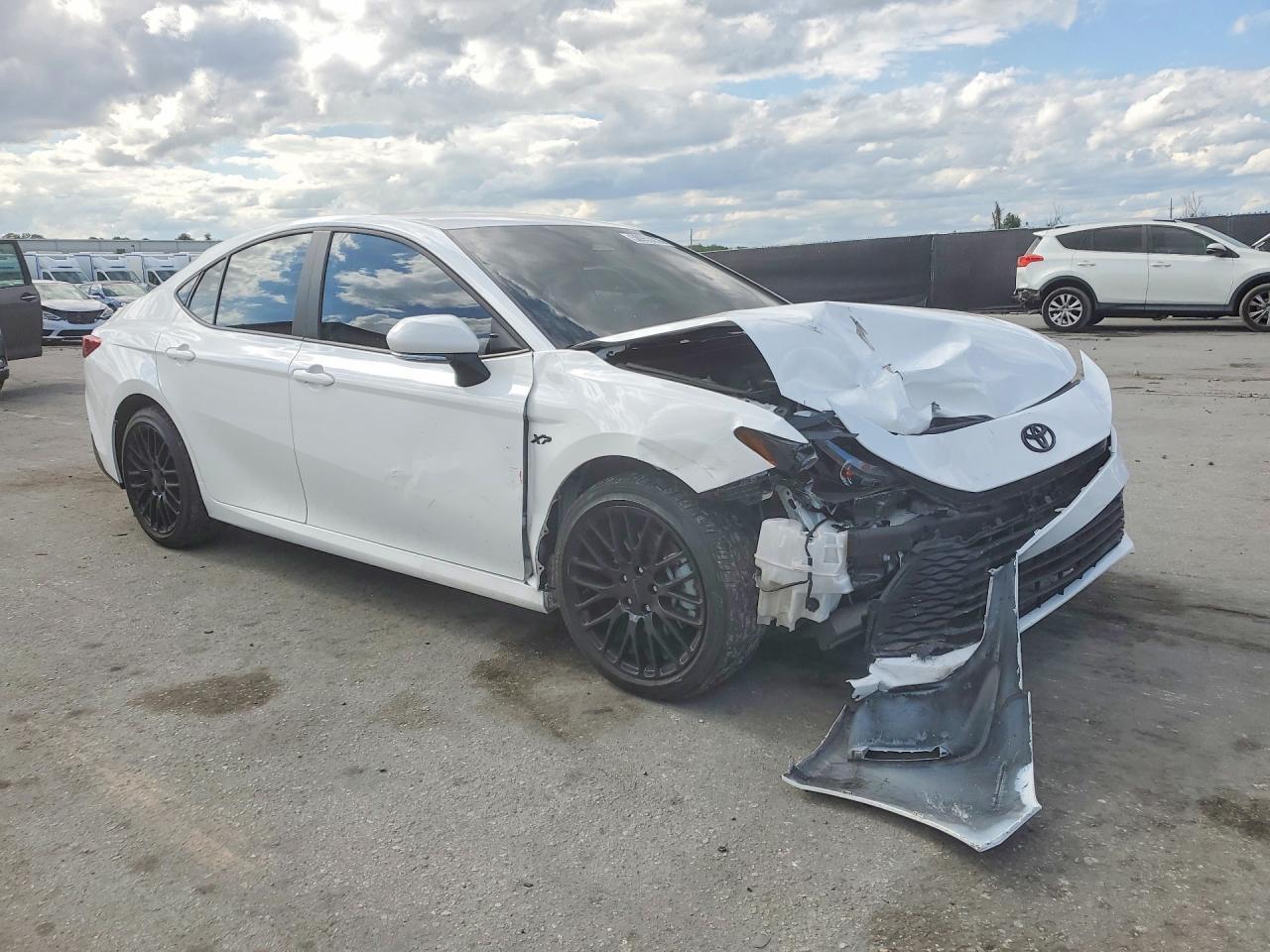 2025 Toyota Camry Le - Фото 4
