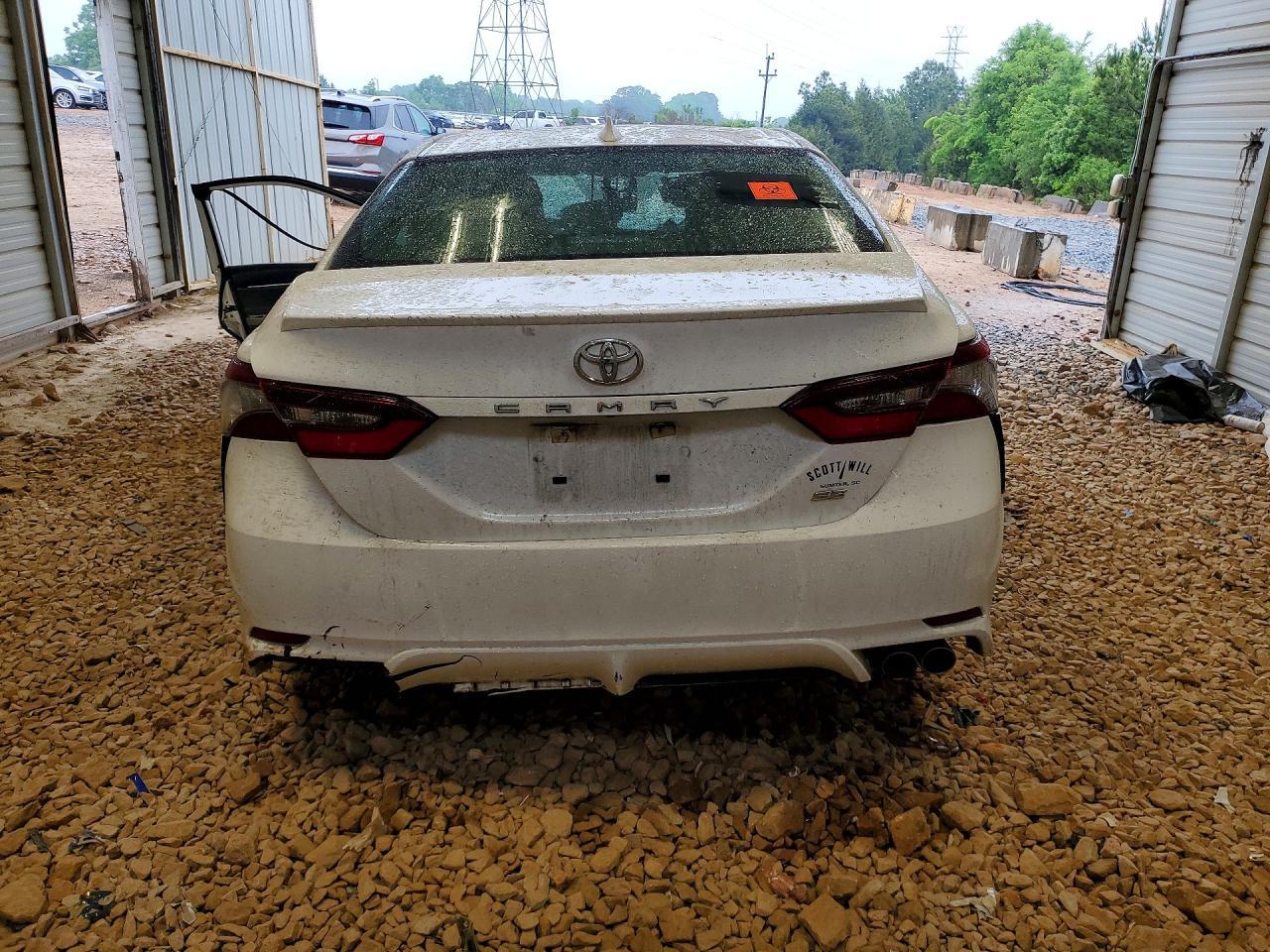 2022 Toyota Camry Se - Image 6