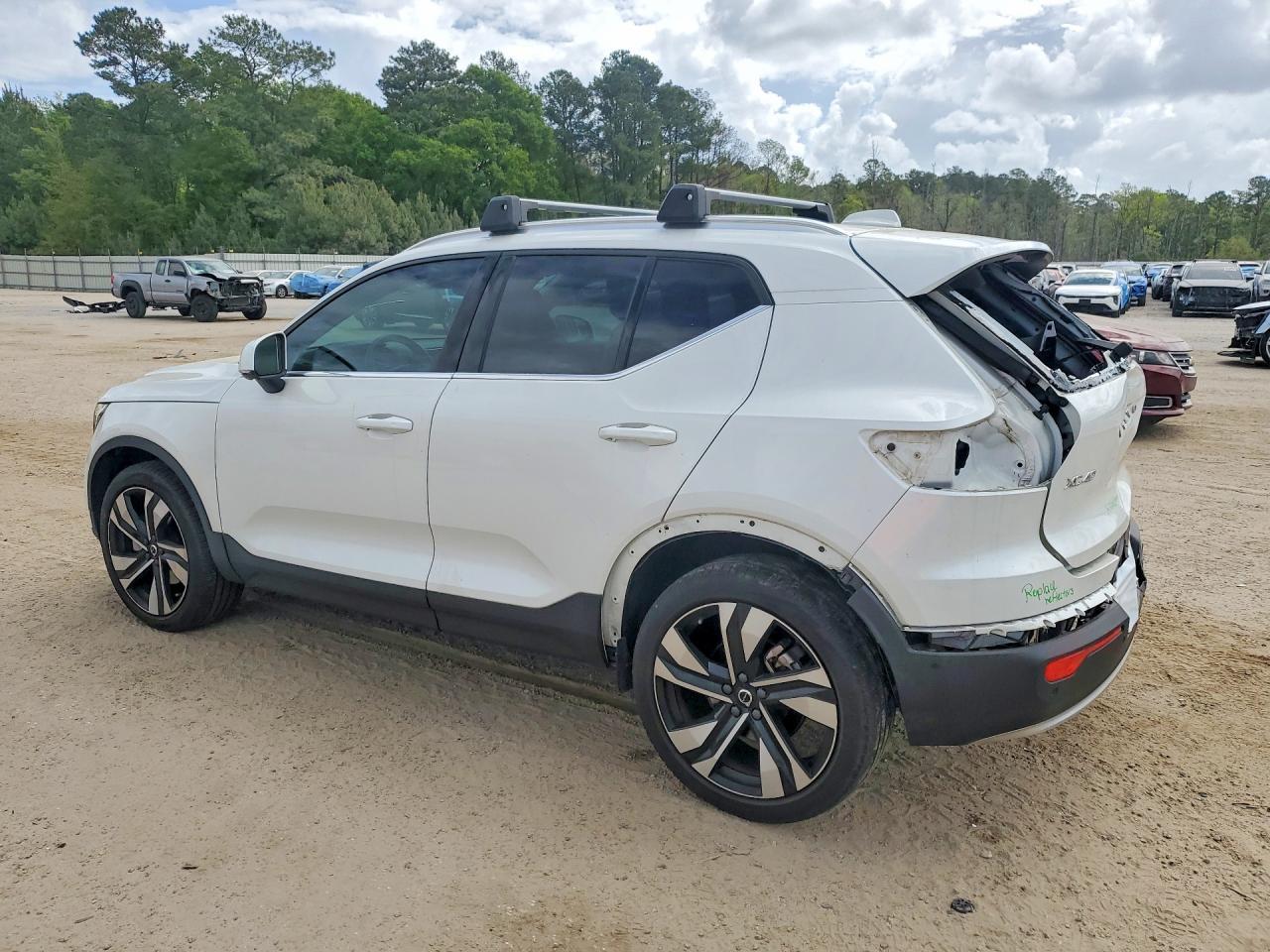 2024 Volvo Xc40 Plus - Image 2
