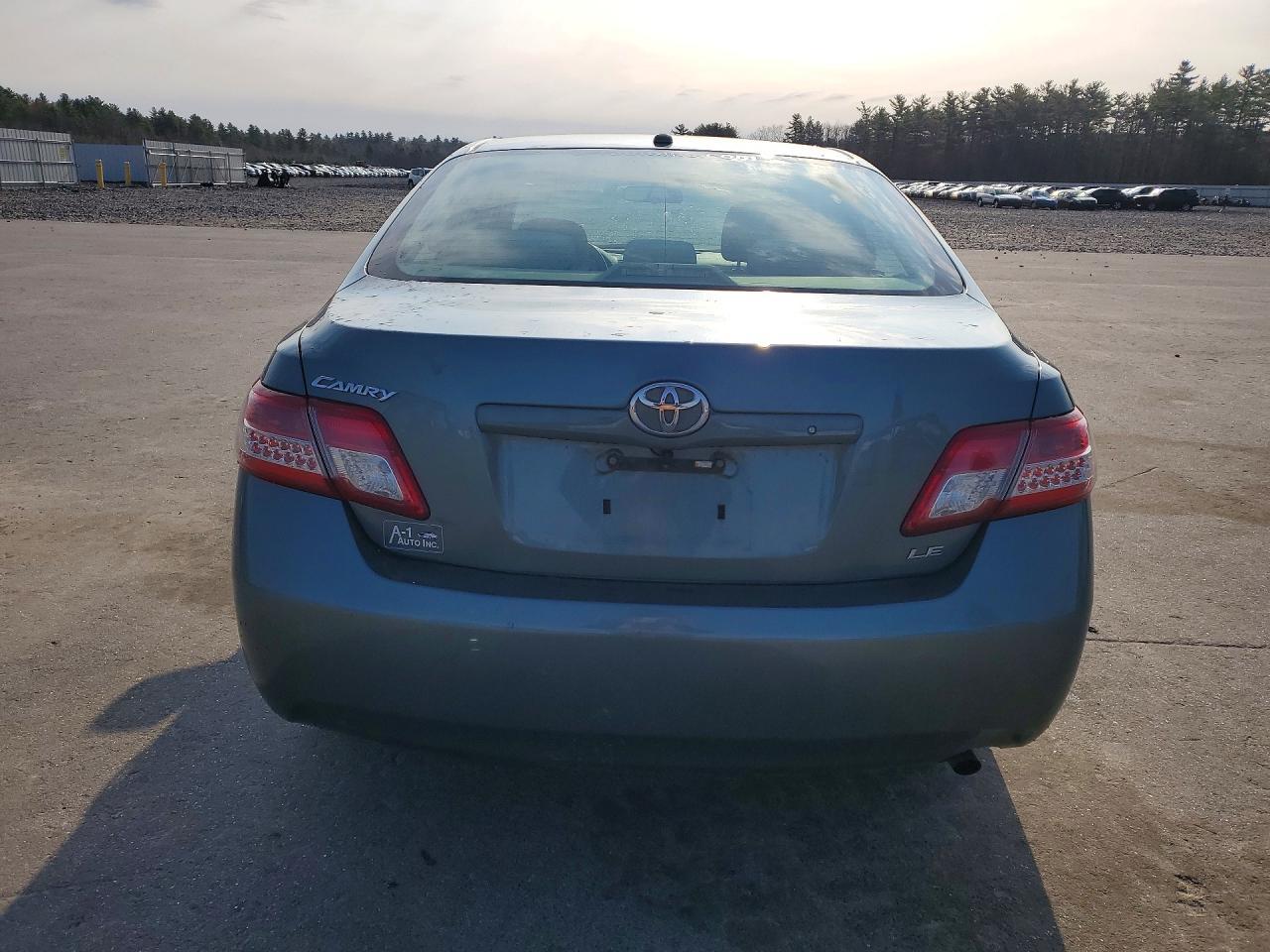 2010 Toyota Camry Le - Image 6
