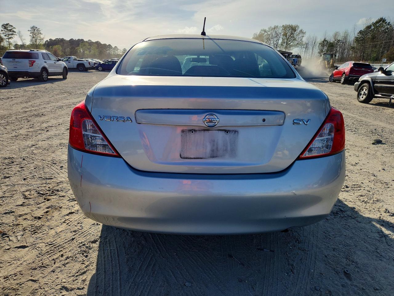 2012 Nissan Versa 1.6 S - Фото 6