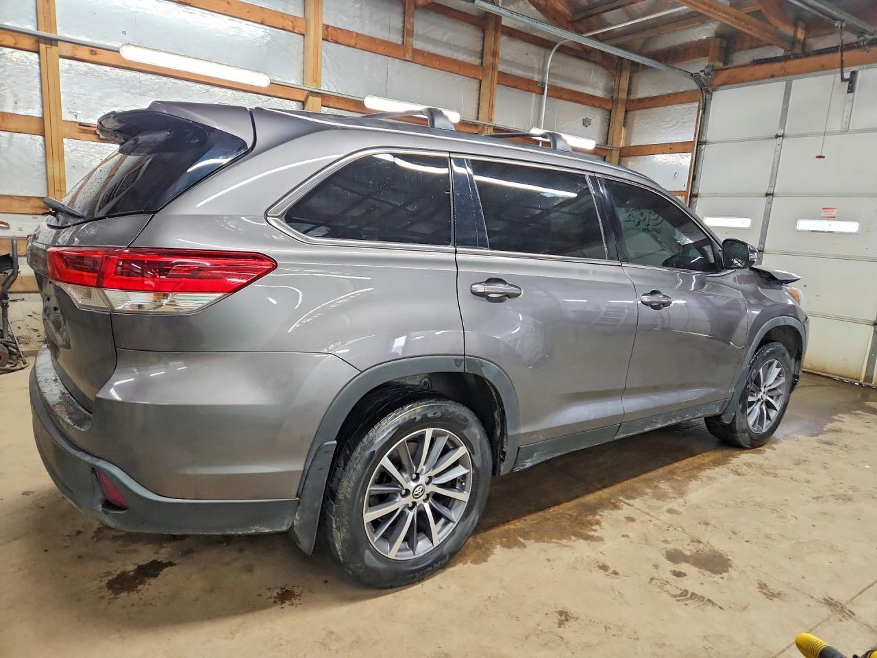 2019 Toyota Highlander Xle - Фото 3