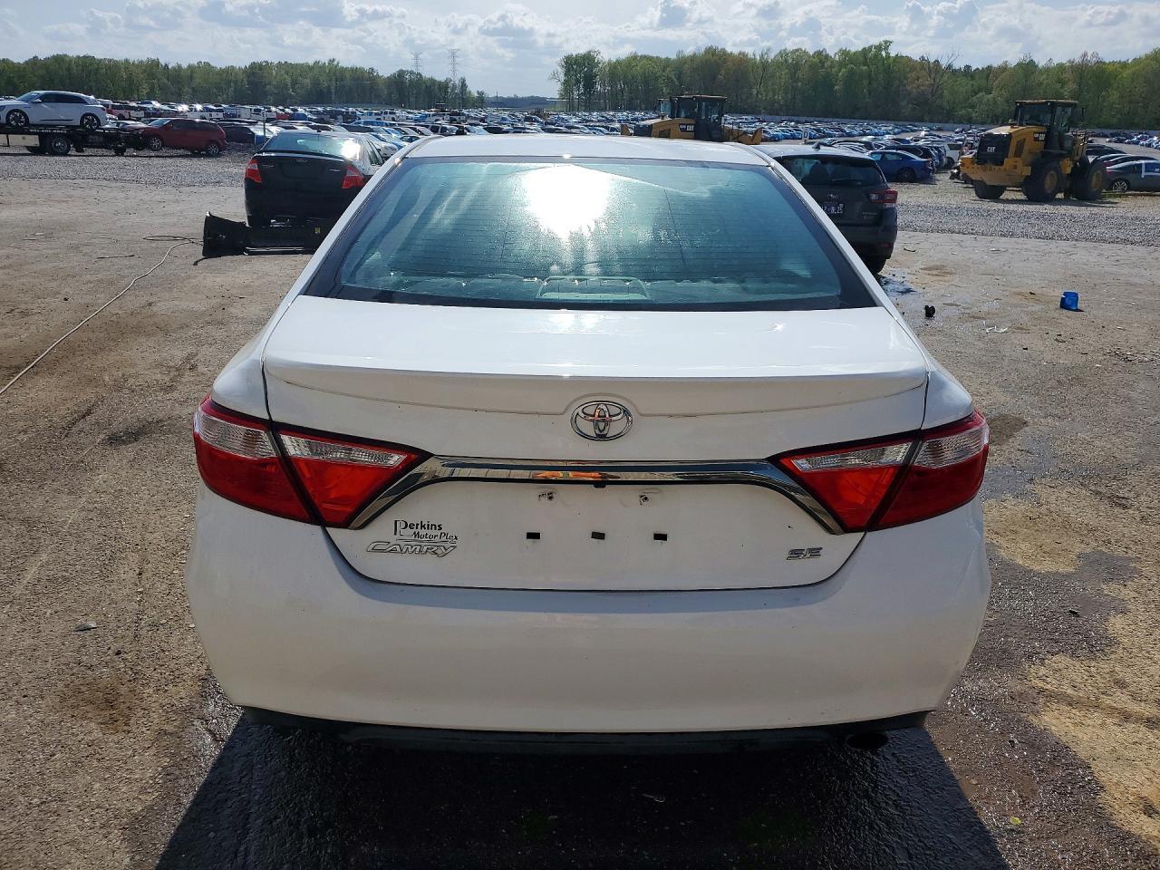 2017 Toyota Camry Se - Фото 6