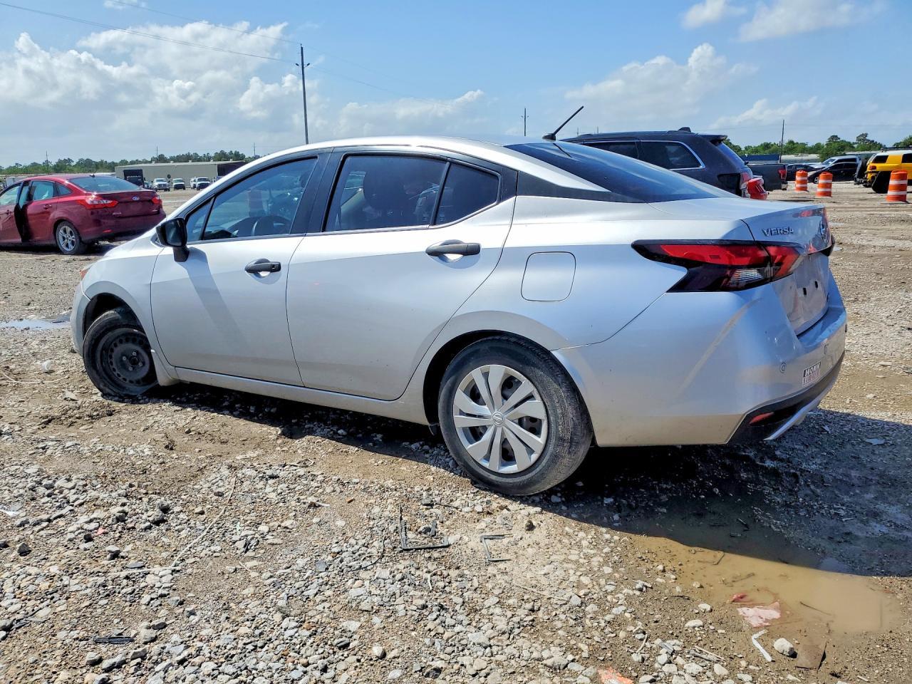 2020 Nissan Versa S - Фото 2