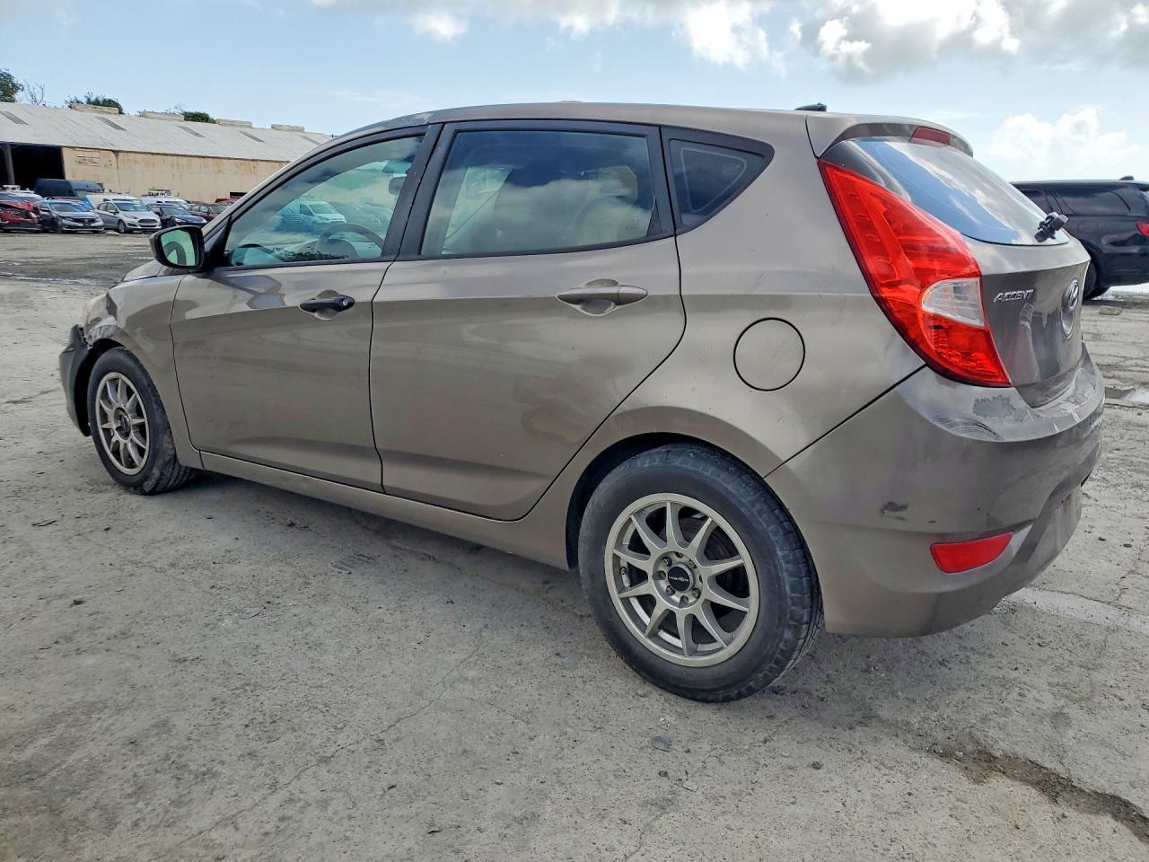 2013 Hyundai Accent Gs - Image 2