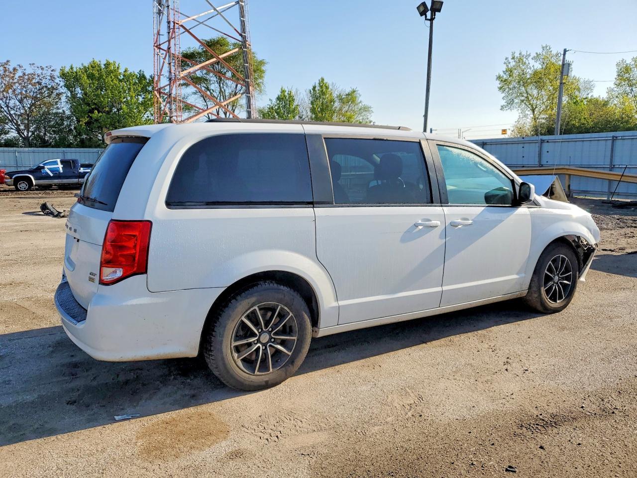 2018 Dodge Grand Caravan Gt - Image 3