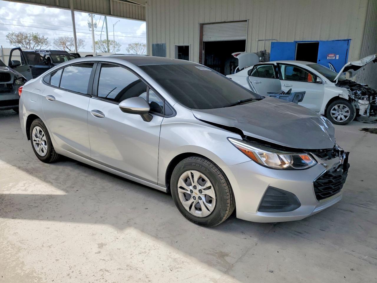 2019 Chevrolet Cruze Ls - Фото 4