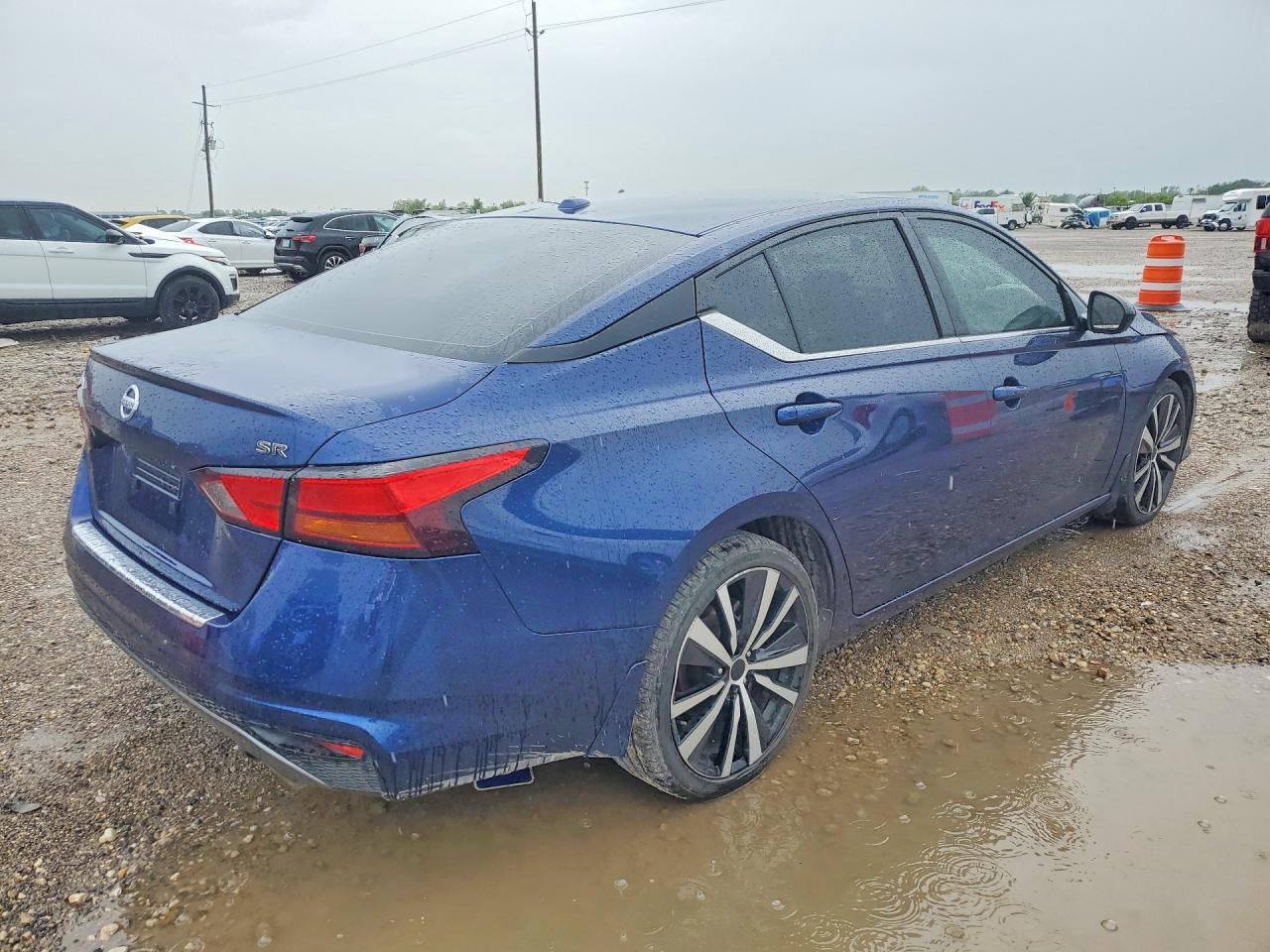 2022 Nissan Altima Sr - Image 3