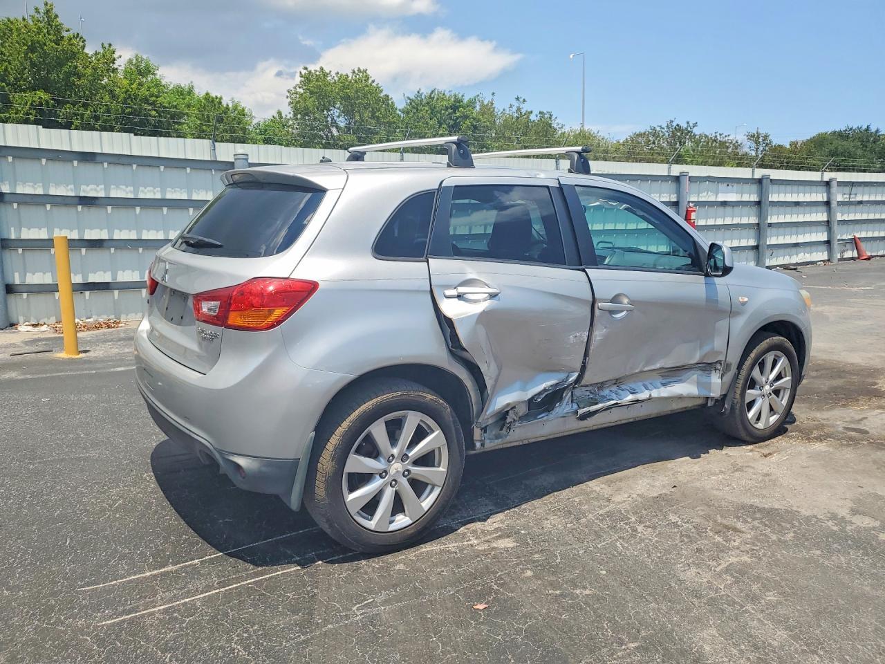 2014 Mitsubishi Outlander Sport Es - Image 3