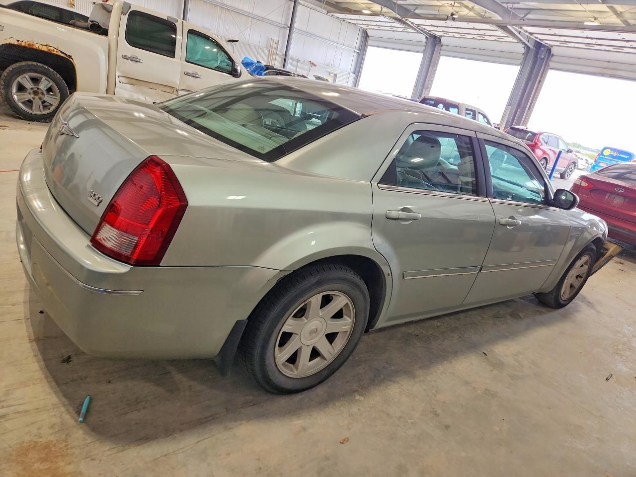 2005 Chrysler 300 Touring - Фото 3