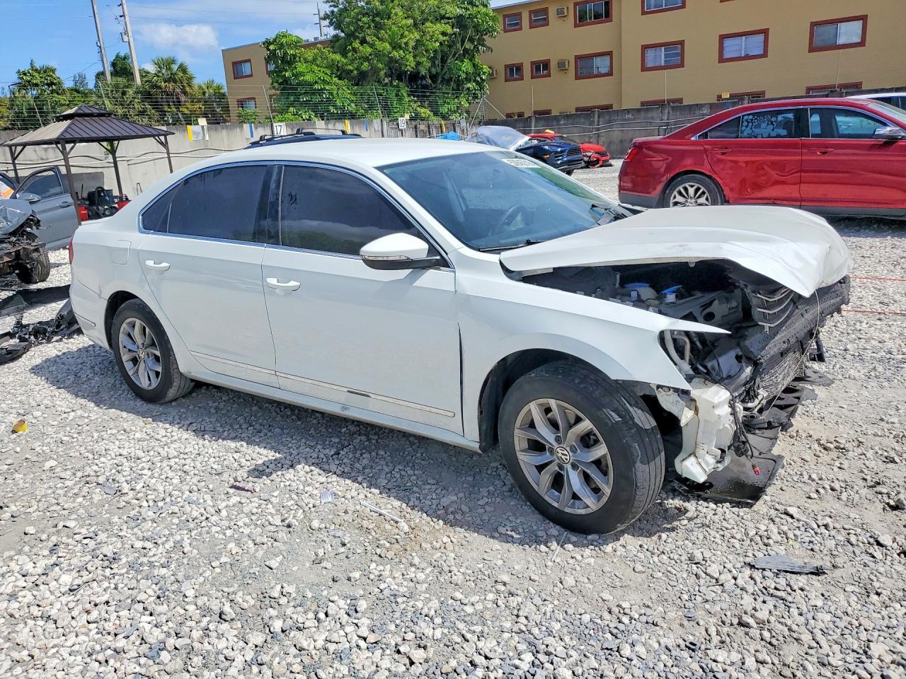 2016 Volkswagen Passat S - Фото 4
