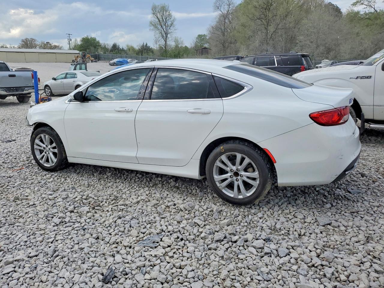 2015 Chrysler 200 Limited - Фото 2