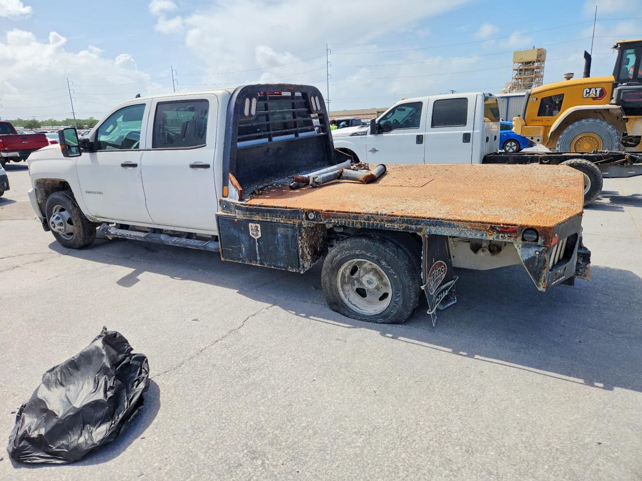 2019 Chevrolet Silverado C3500 6.0L V-8 Flat Bed - Image 2
