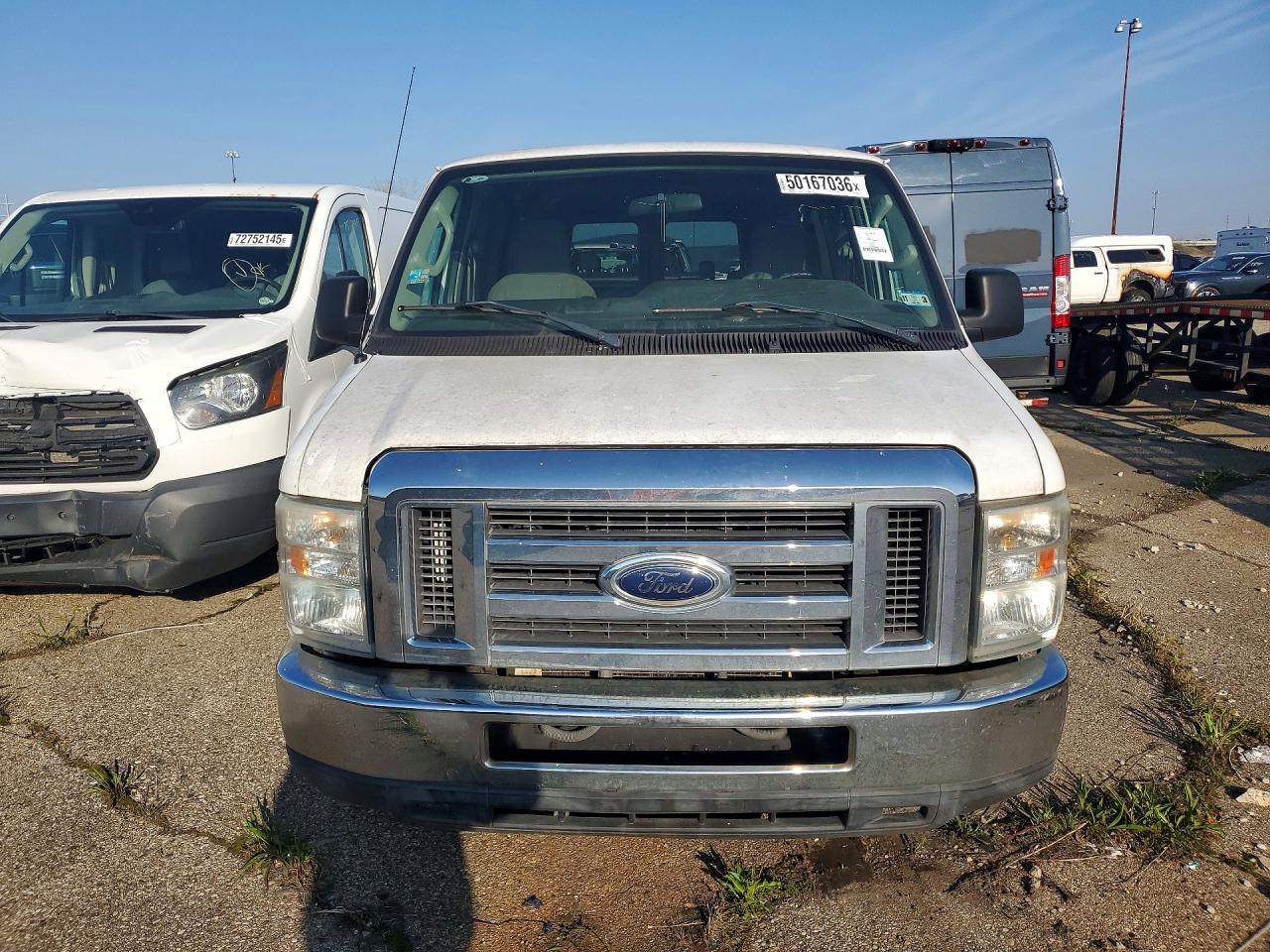 2010 Ford Econoline E350 Super Duty Wagon - Фото 5