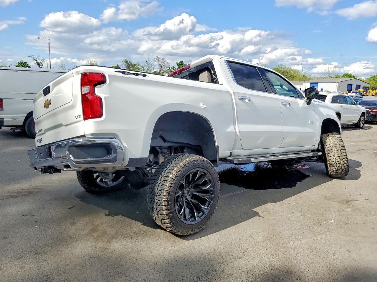 2025 Chevrolet Silverado K1500 Ltz - Image 3