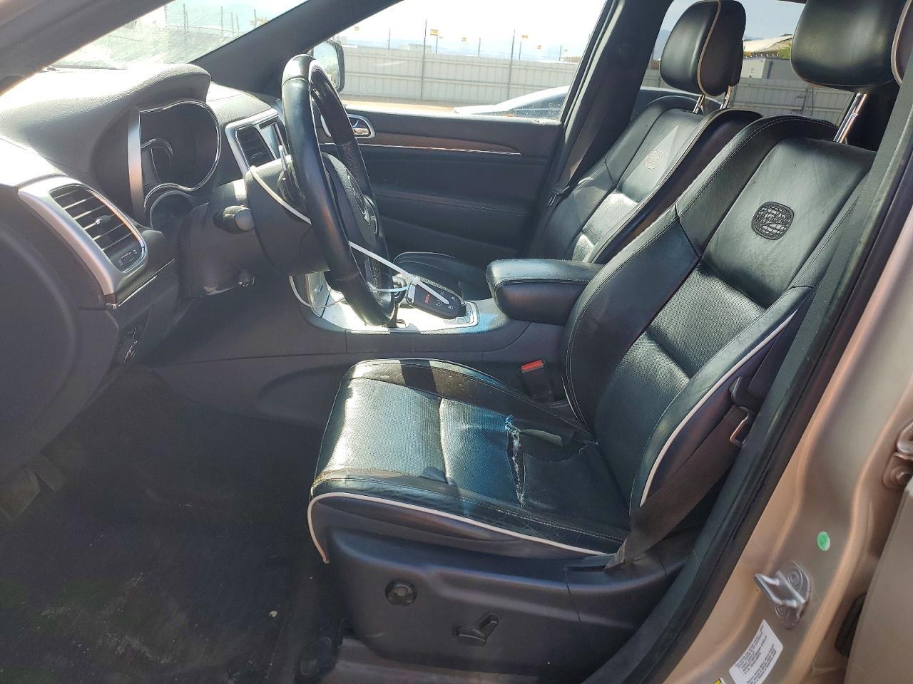 2014 Jeep Grand Cherokee Overland - Image 7