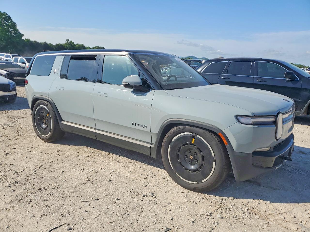 2025 Rivian R1S Adventure - Image 4