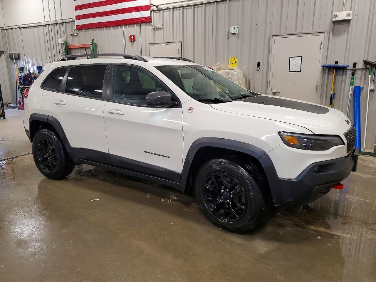 2019 Jeep Cherokee Trailhawk - Image 4