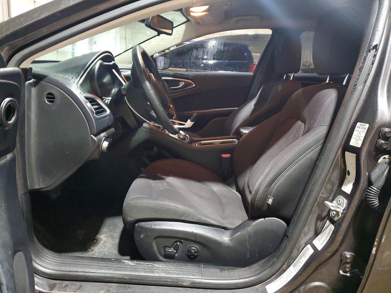2015 Chrysler 200 Limited - Image 7