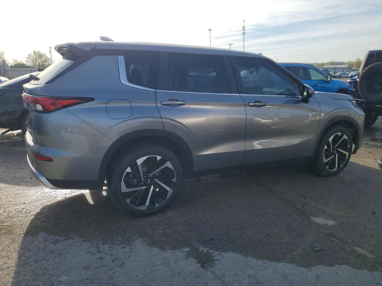 2023 Mitsubishi Outlander Se - Image 3