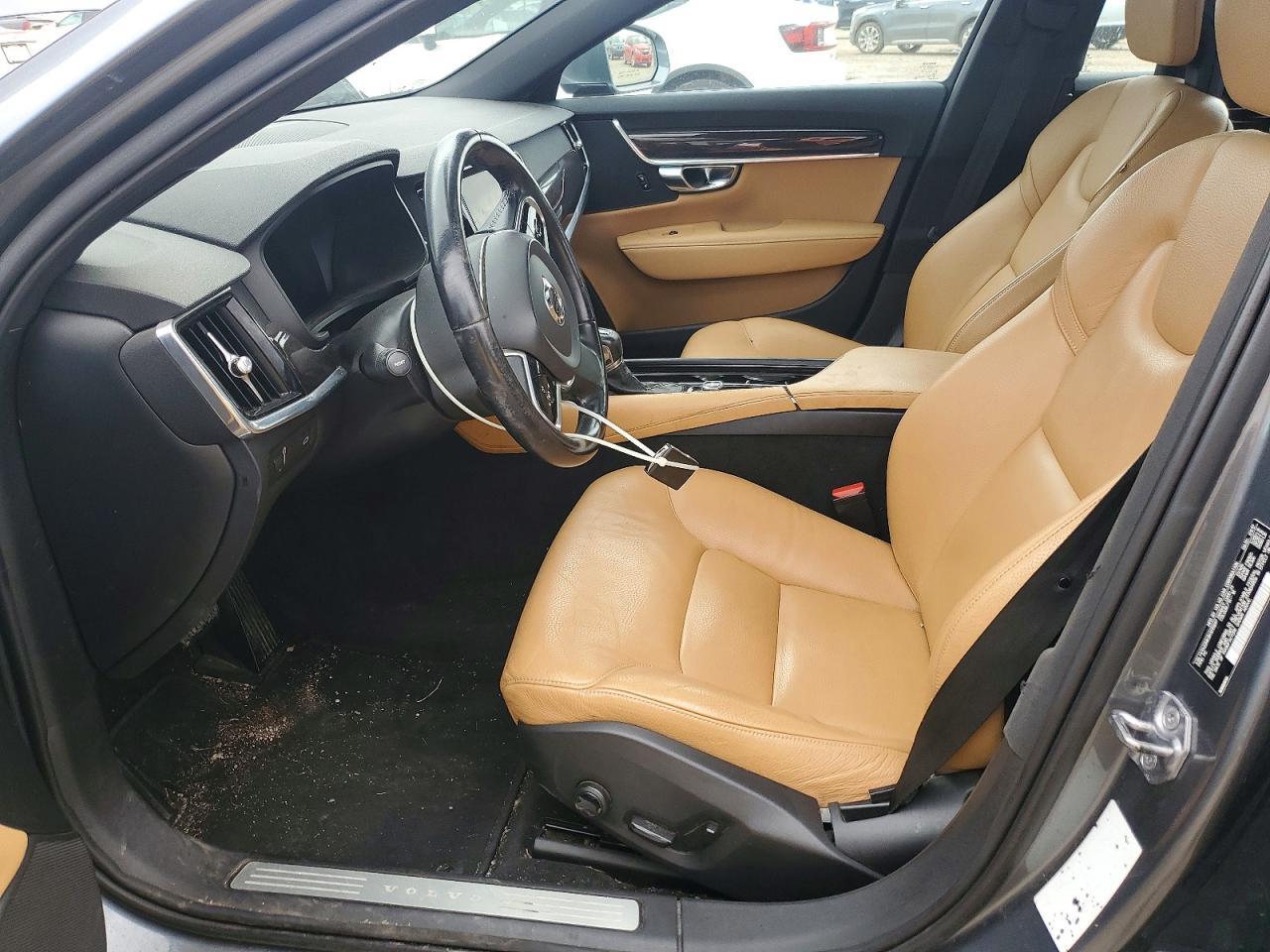 2017 Volvo S90 T6 Momentum - Image 7