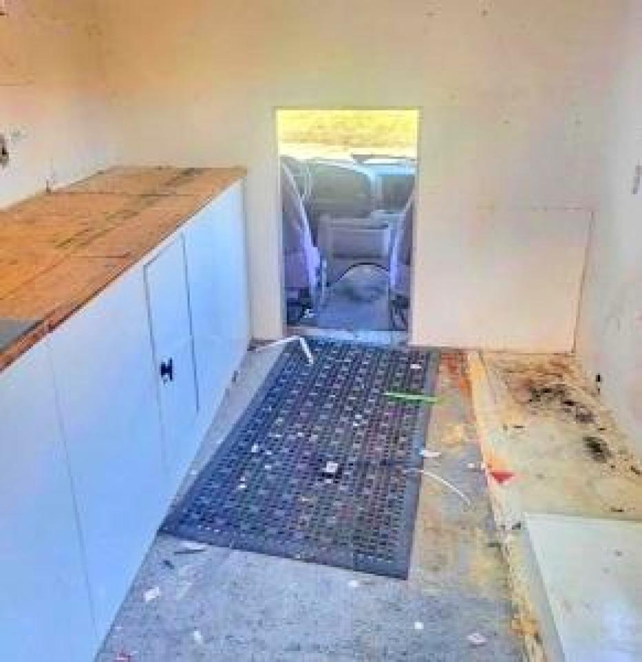 1995 Ford E-350 Trucks - Image 6