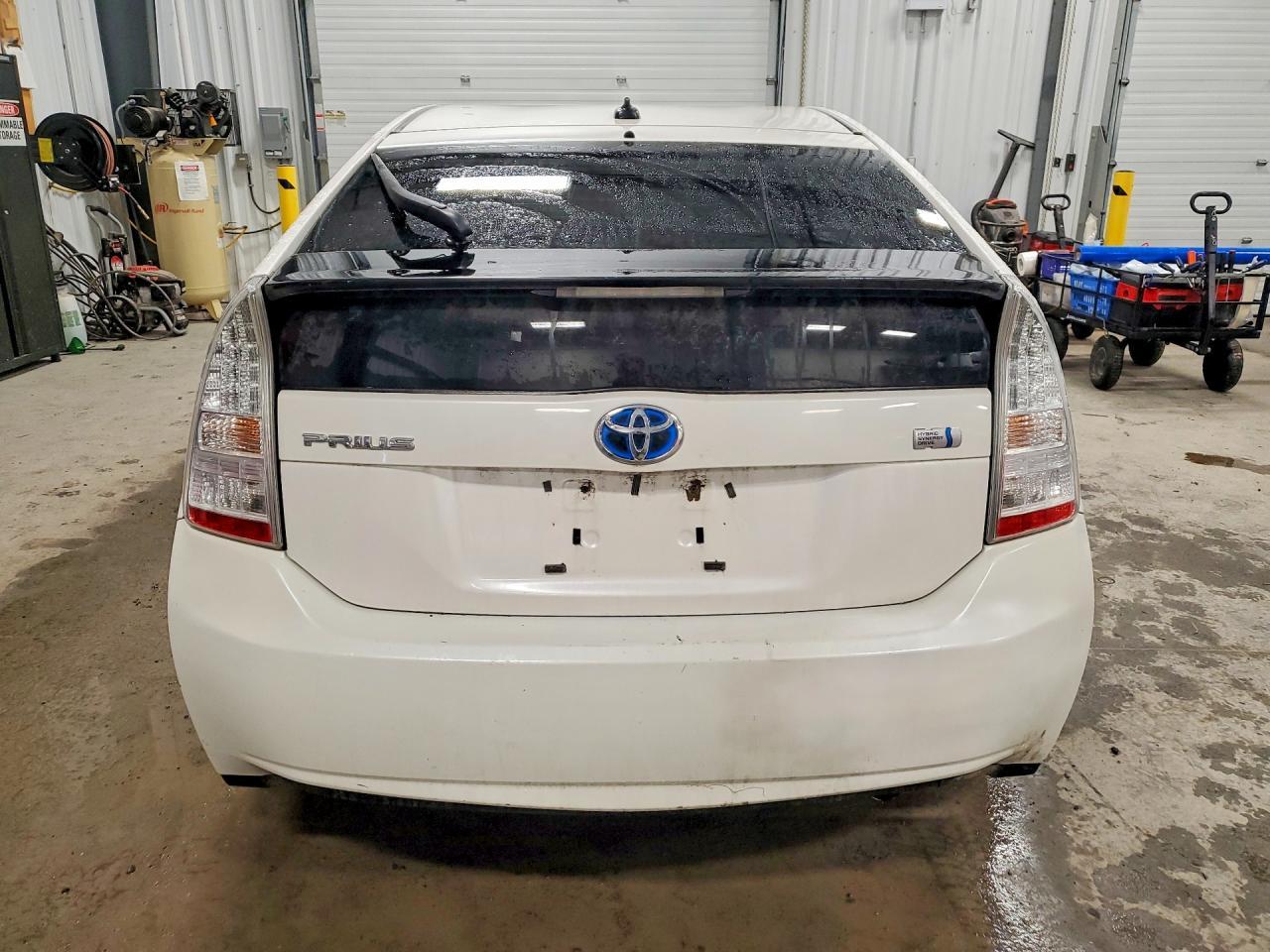 2011 Toyota Prius Two - Фото 6