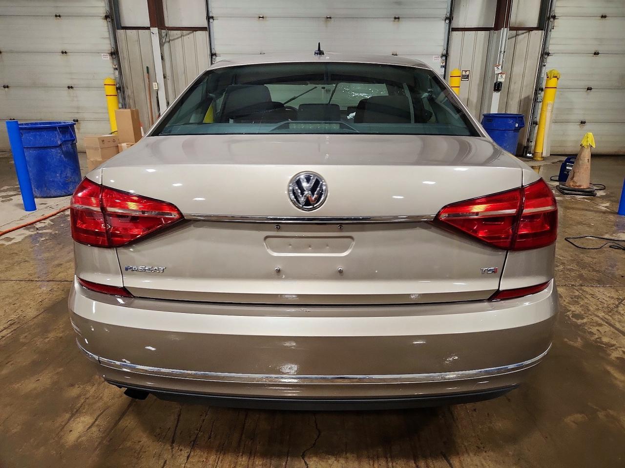 2016 Volkswagen Passat S - Фото 6