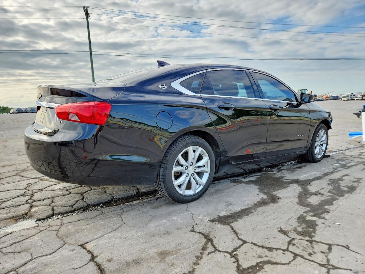2017 Chevrolet Impala Lt - Image 3
