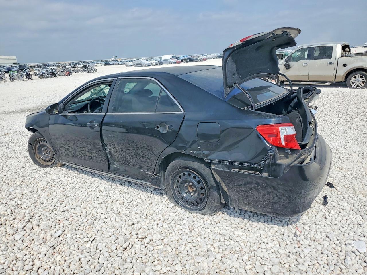 2012 Toyota Camry - Фото 2