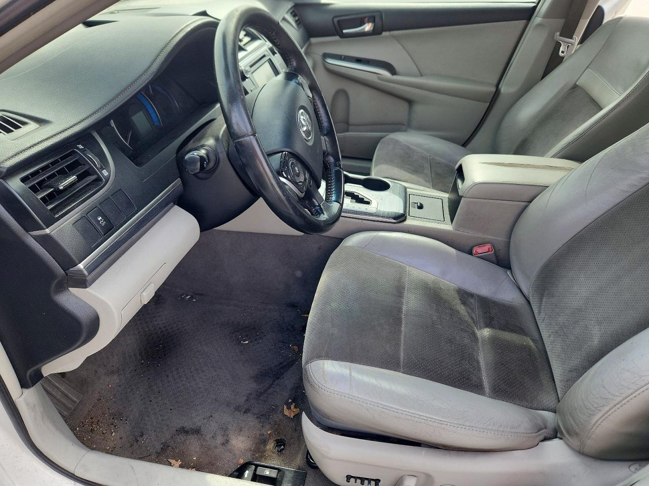 2012 Toyota Camry Hybrid Xle - Image 7