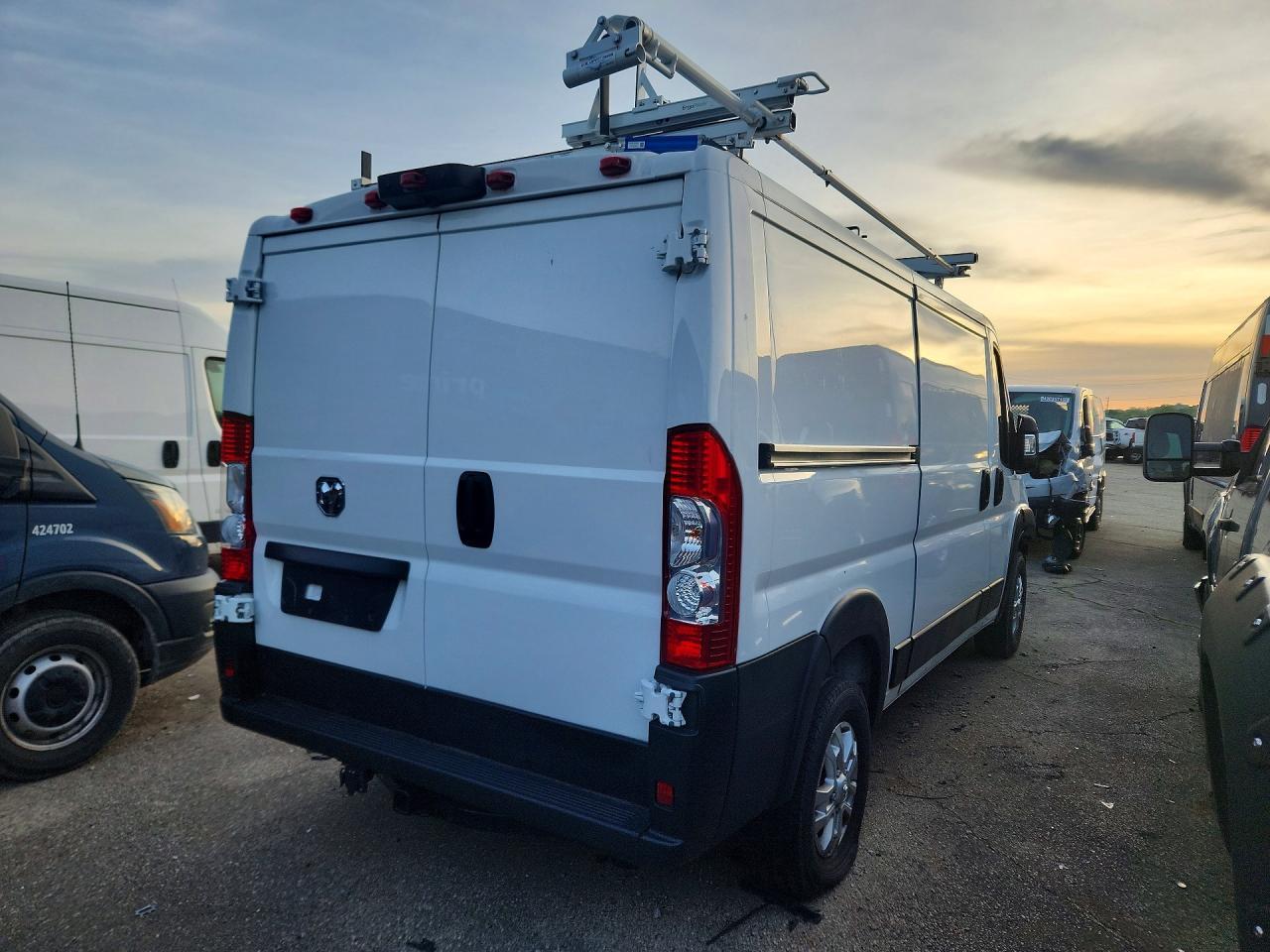 2023 Ram Promaster 2500 Delivery Van - Фото 3