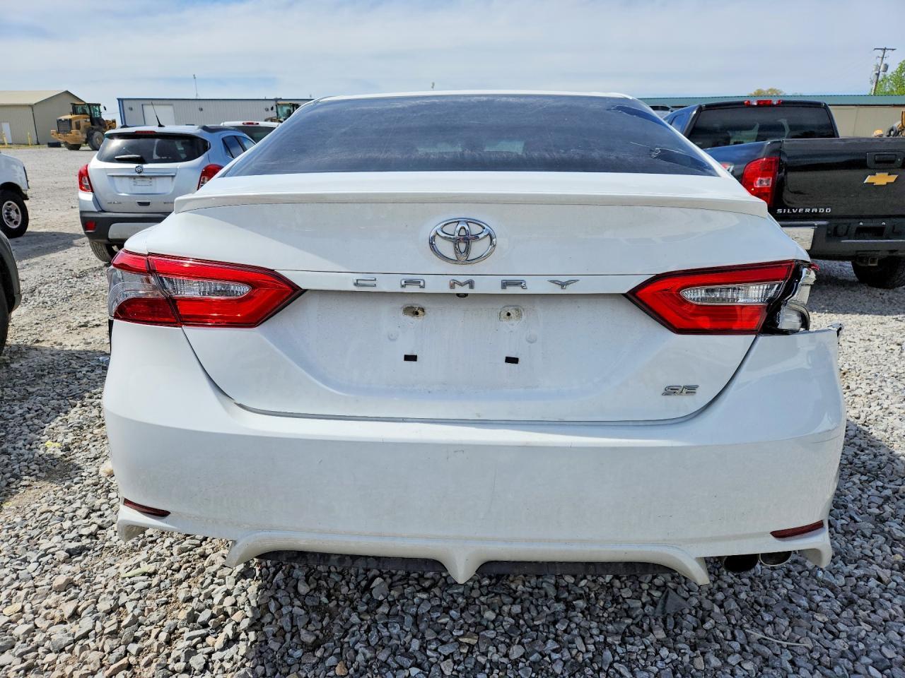 2018 Toyota Camry Se - Image 6