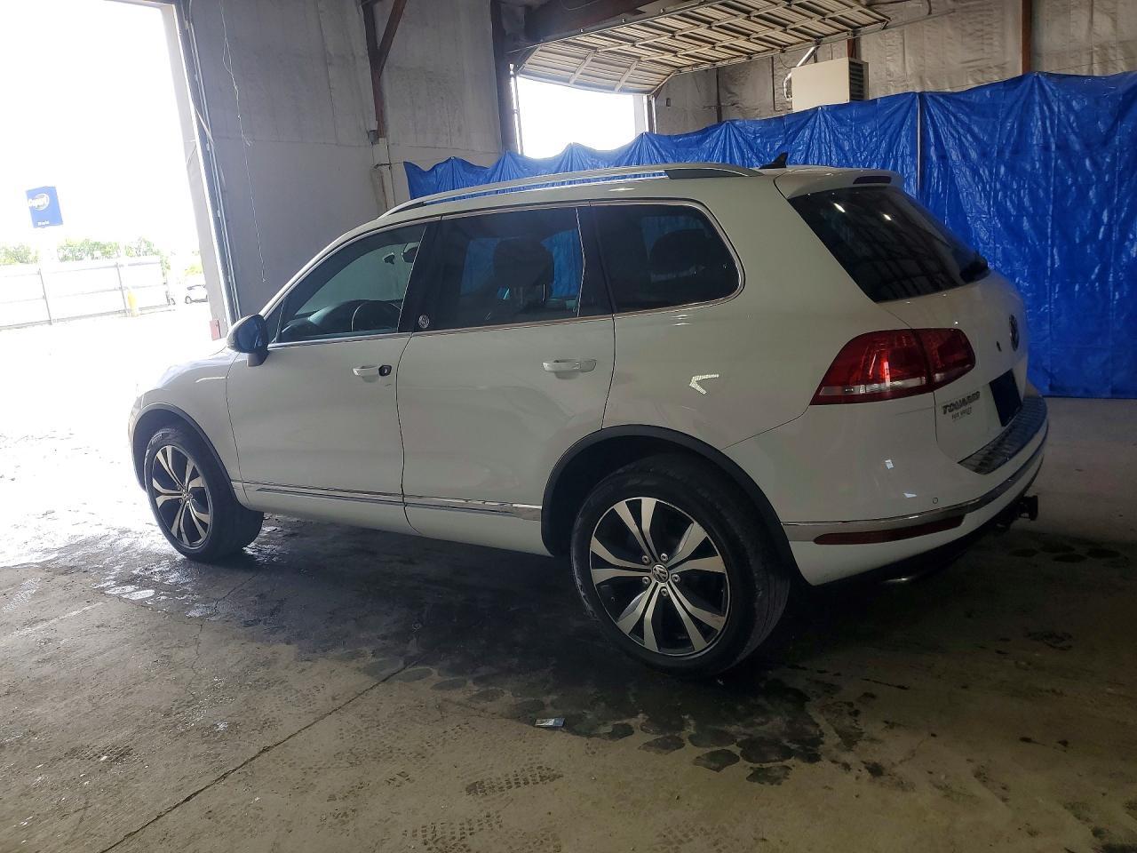 2017 Volkswagen Touareg Wolfsburg - Image 2
