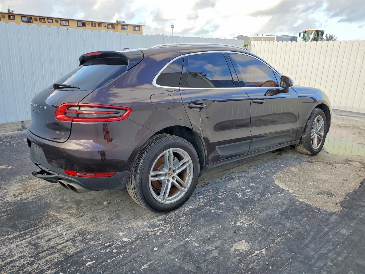 2016 Porsche Macan S - Image 3