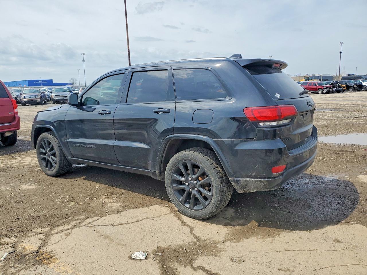 2018 Jeep Grand Cherokee Laredo - Image 2