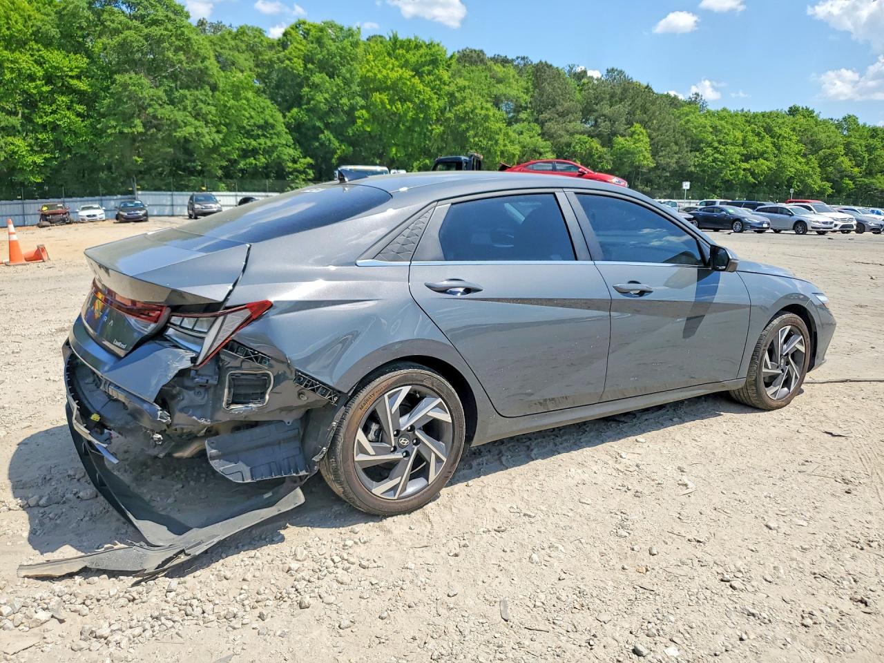 2024 Hyundai Elantra Limited - Image 3