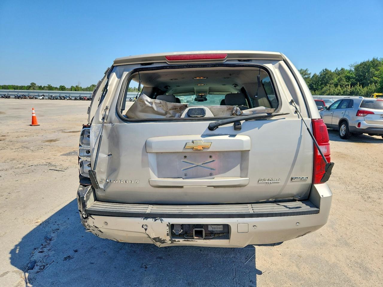 2007 Chevrolet Suburban C1500 - Image 6