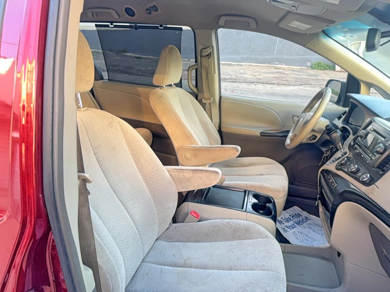 2011 Toyota Sienna Le - Image 5