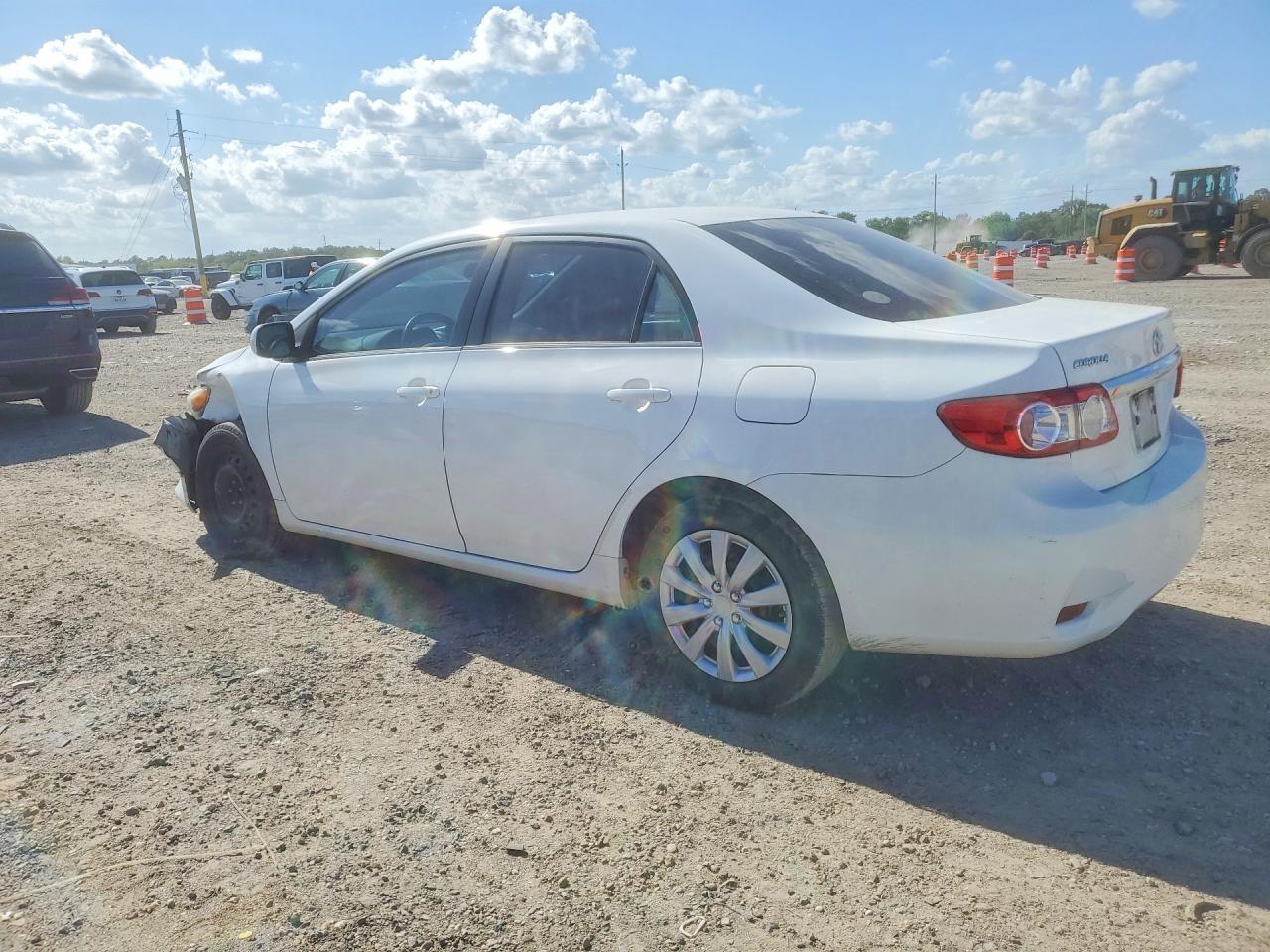 2013 Toyota Corolla Le - Image 2