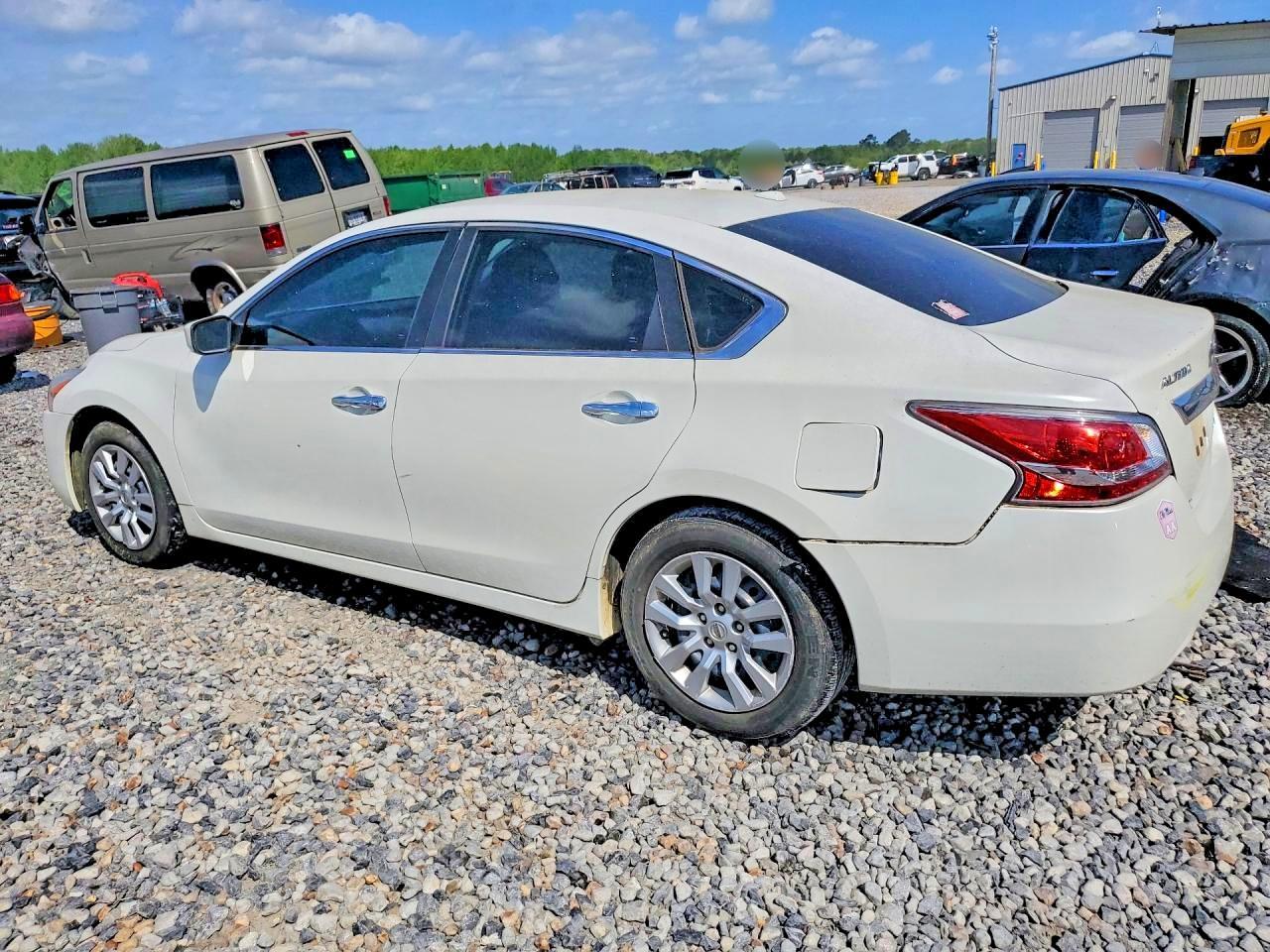 2014 Nissan Altima - Фото 2